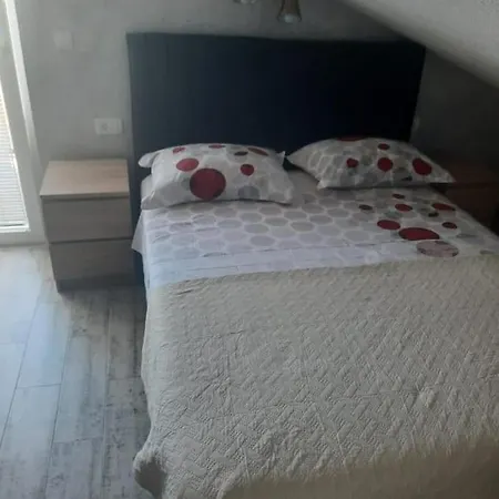 Pericic Apartment *